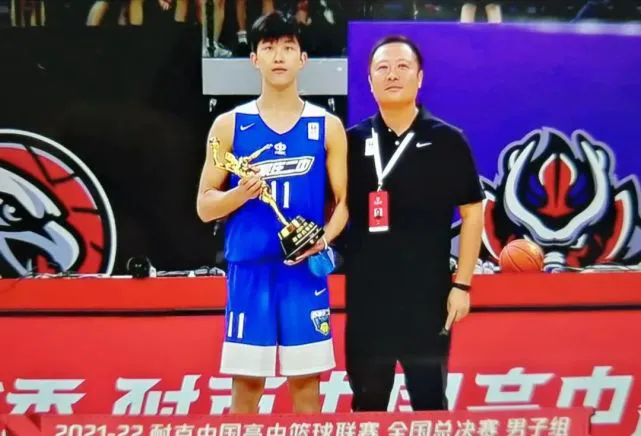 篮球防守训练中如何提高体能和耐力_0